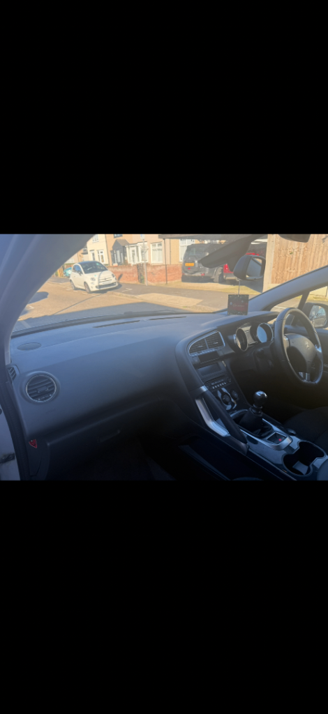 Peugeot, 3008, Hatchback, 2015, Manual, 1560 (cc), 5 doors