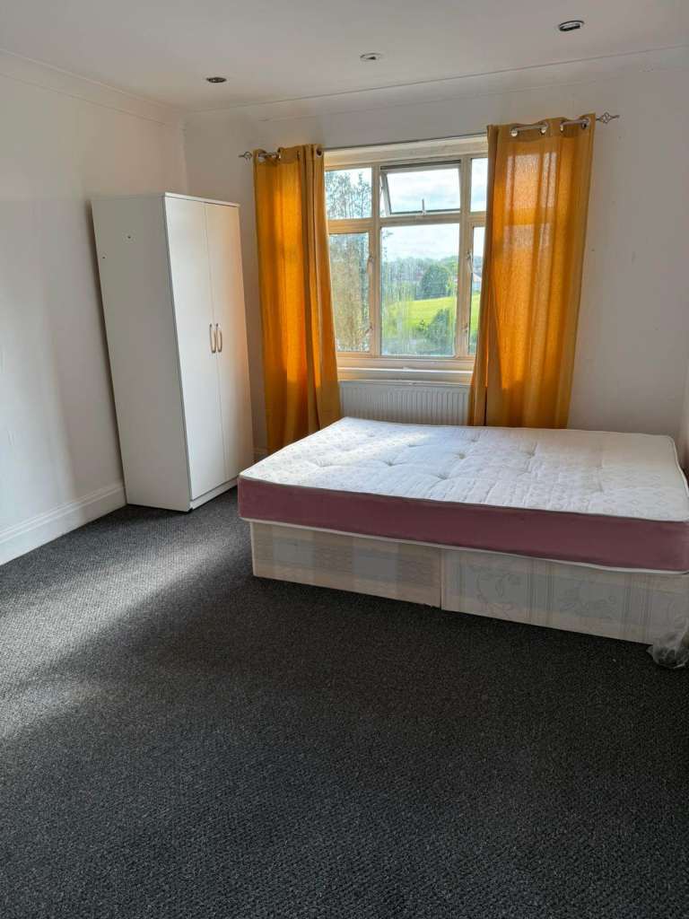 3 Rooms to Rent in House share in Windemere Avenue, Harrow, HA9 8RY - All Bills Included