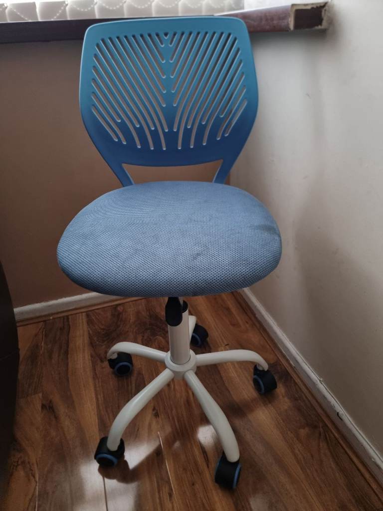 KIDS SWIVEL DESK CHAIR