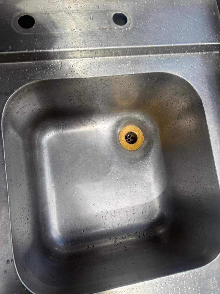Stainless steel restaurant sink