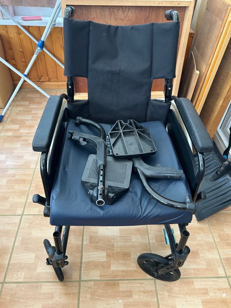 Foldable wheelchair with gel foam cushion. Easy to manoeuvre.   