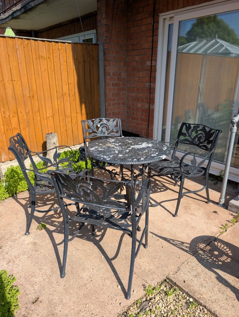 Cast Iron Garden Table and 4/5 Chairs