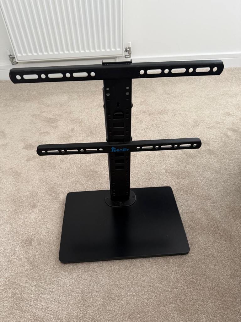 Rentliv TV Stand