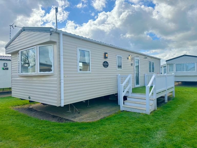 CHEAP STATIC CARAVAN FOR SALE SUFFOLK COAST NORFOLK BORDER DECKING INCLUDED 