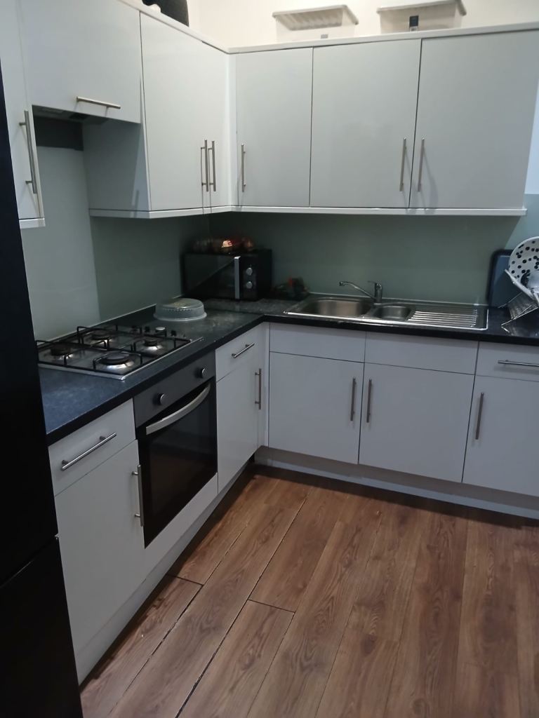 Double Room Available in a Property Close to Bus Stop and shops 