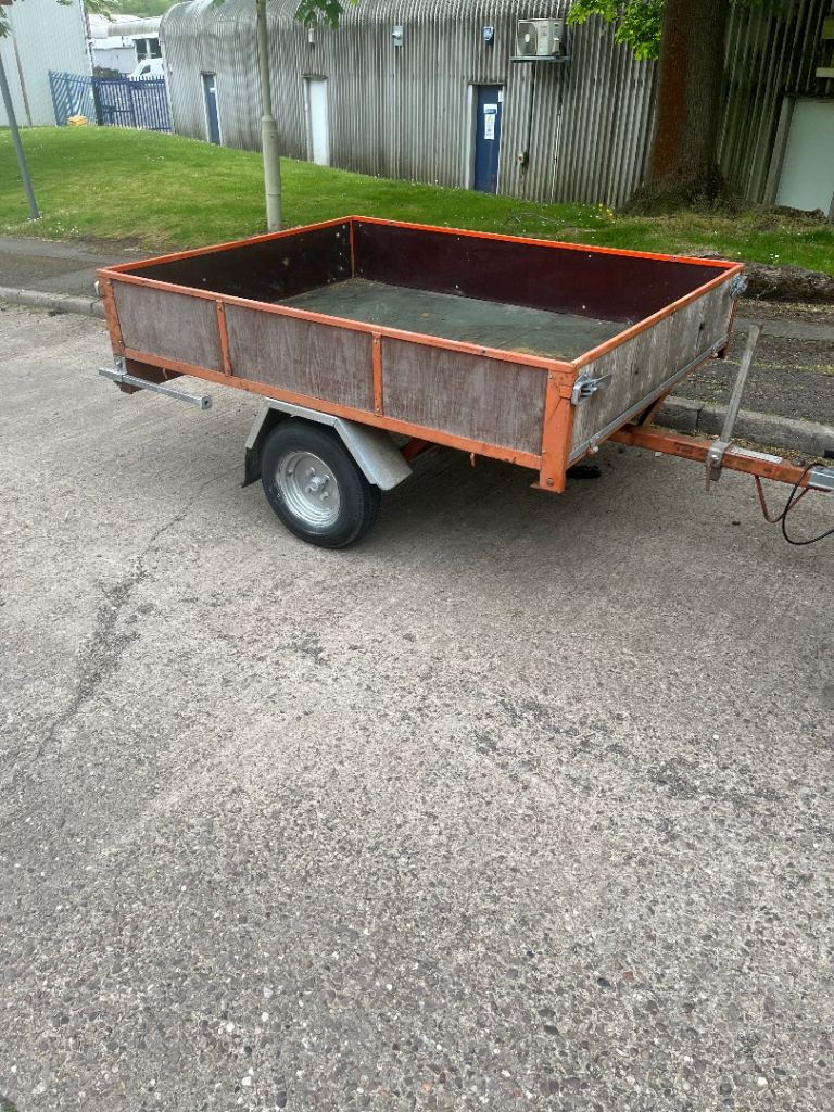 SINGLE AXLE TRAILER.  LIGHT WEIGHT UNBRAKED 