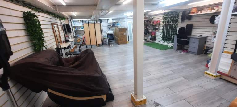 ✨ Huge High Street Unit – Perfect for Salon, Beauty or Retail – All Bills Included ✨