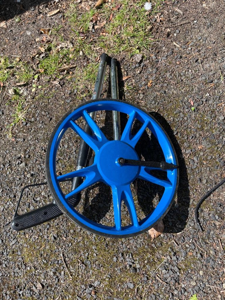Measuring wheel draper has light 