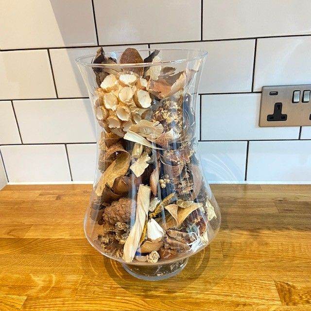 Large Clear glass vase with decorative pot pourri 12” x 8” £5 like new condition