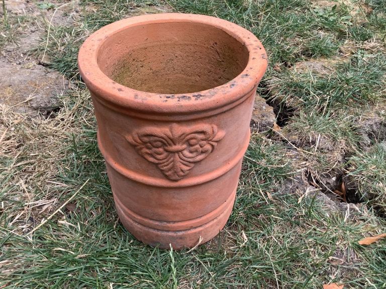 Terracotta Garden Pot with Decorative Detail – Good Condition