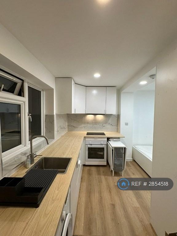 Studio flat in Hanworth Road, Hounslow, TW3 (#2854518)