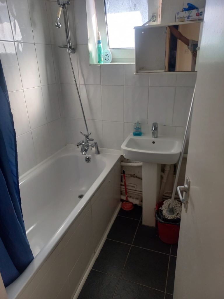 Room to rent Asap!