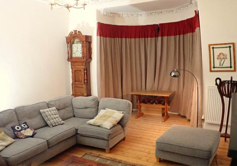 Lovely bright spacious furnished top-floor flat.  Gladstone Terrace, by the Meadows (EH9)