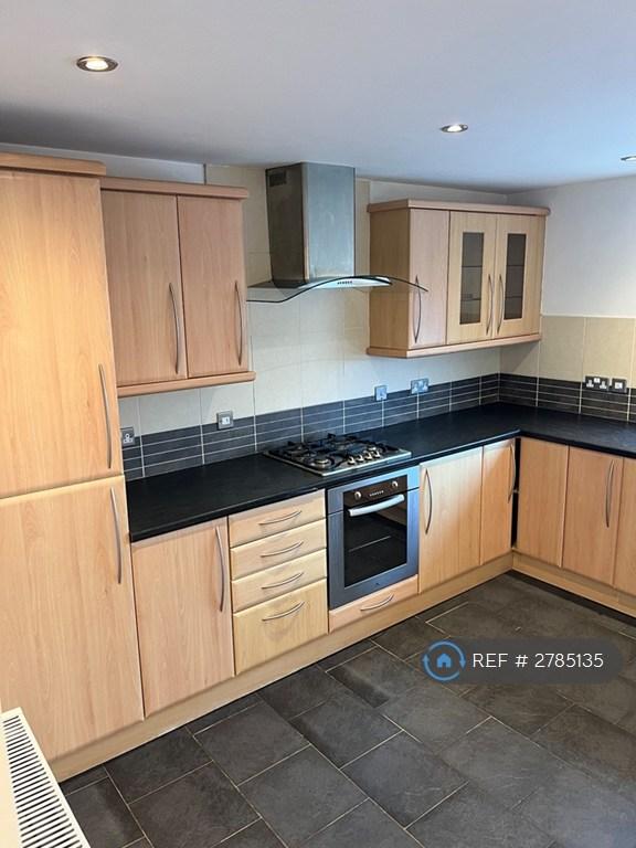 2 bedroom flat in Walter Road, Swansea, SA1 (2 bed) (#2785135)