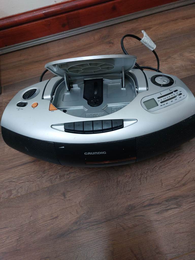 Grundig cd and radio in working order.