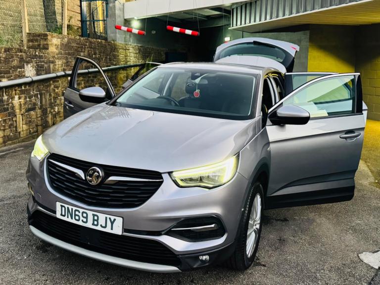 2019 Vauxhall Grandland X 1.5 Turbo D Tech Line Nav 5dr HATCHBACK DIESEL Manual