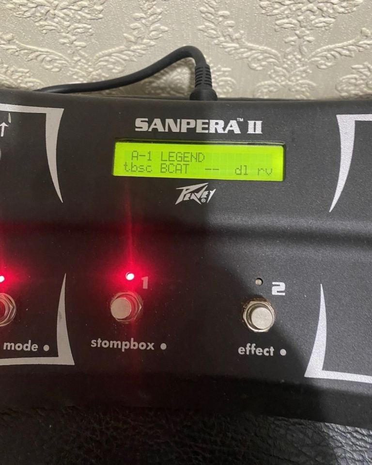 Electric Guitars and Peavey Valve Amplifier* Bargain **