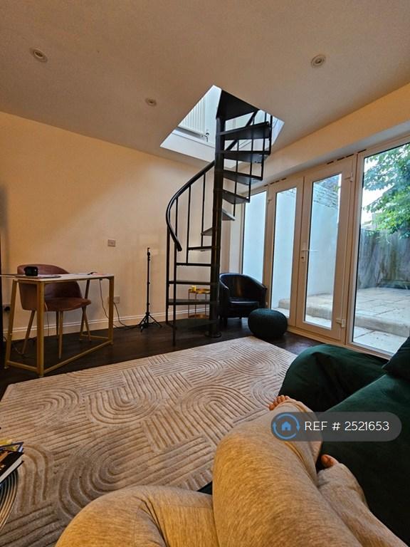 3 bedroom house in Southchurch Ave, Southend, SS1 (3 bed) (#2521653)