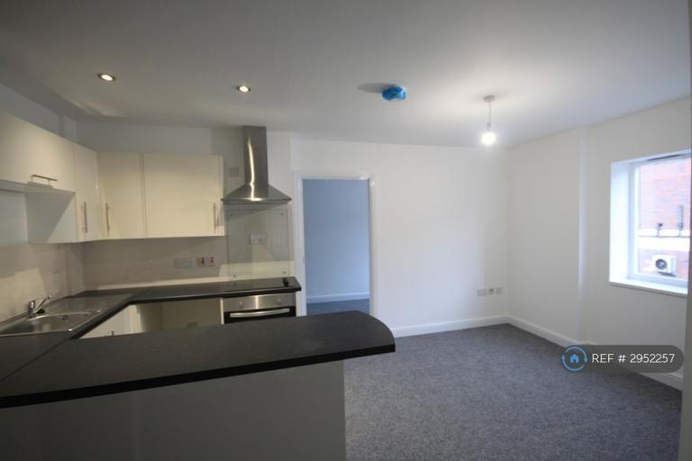 2 bedroom flat in Victorian New Hall, Cannock, WS11 (2 bed) (#2952257)