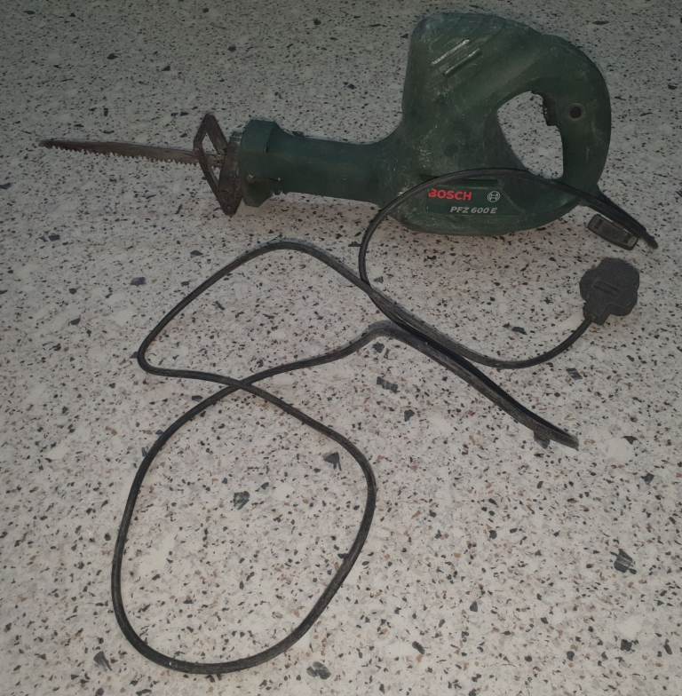 BOSCH 600W PFZ 600 E 165mm Corded Electric All Purpose Reciprocating Saw WORKING