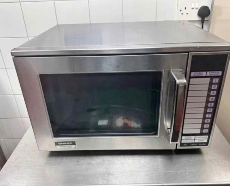 Sharp 1900w R24AT Microwave