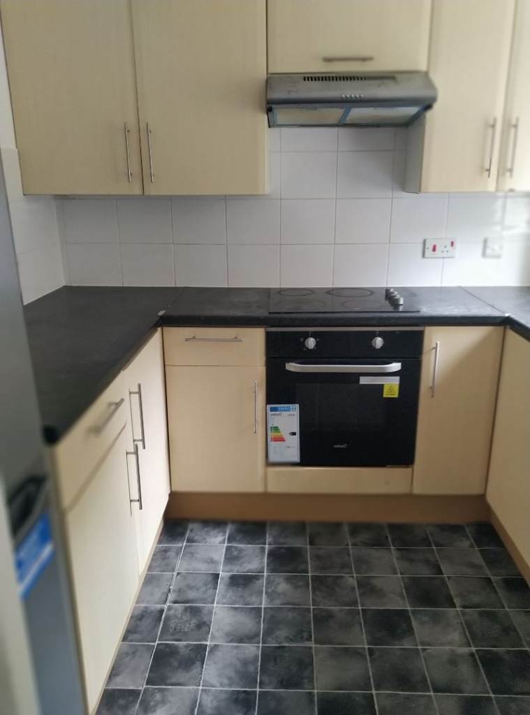 A very spacious well presented ground floor two bedroom flat in Rodeheath Luton LU49XB
