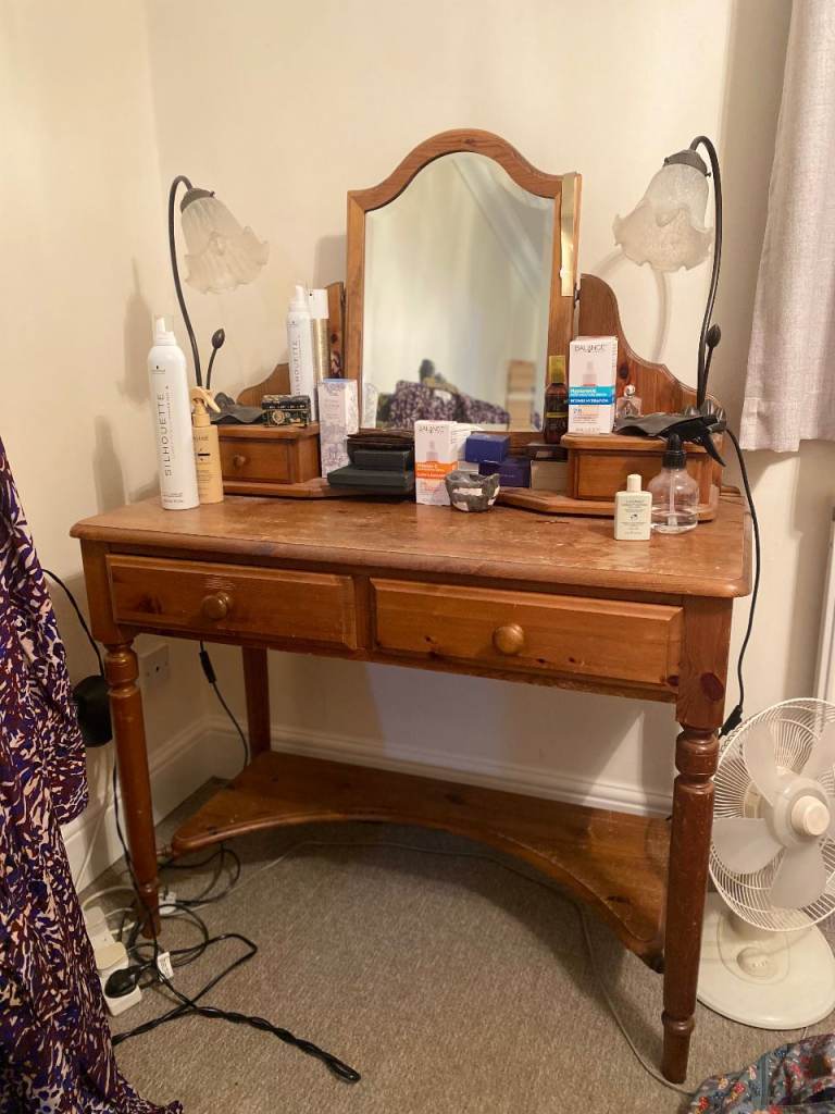 Solid timber dressing table