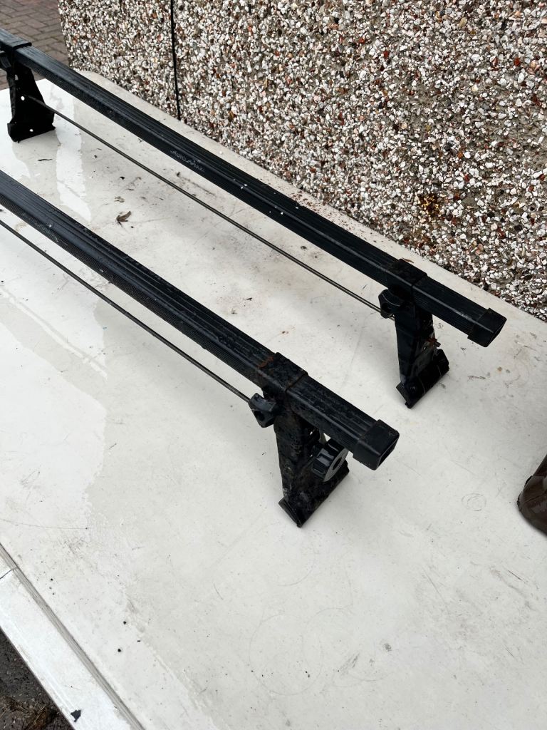 Adjustable Roof Bars Toyota Corrolla etc 