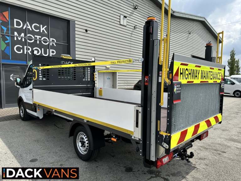 75 Reg, Ford Transit L4 130-Ps, FWD, Revers Camera, Chapter 8, Light Bar