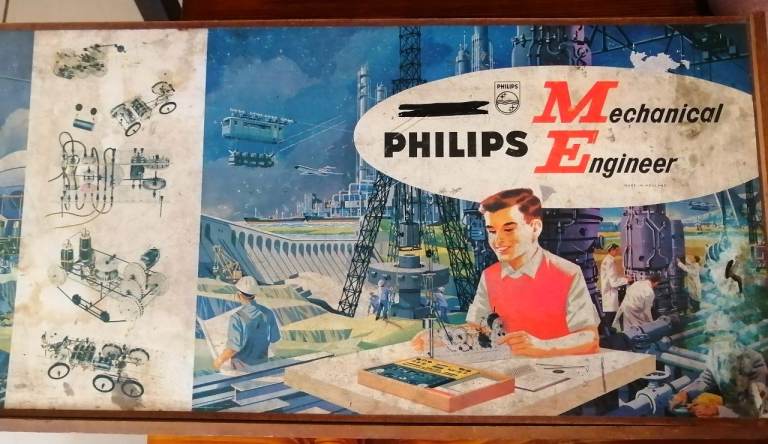 1960s wooden boxed Philips mechanical engineer toy