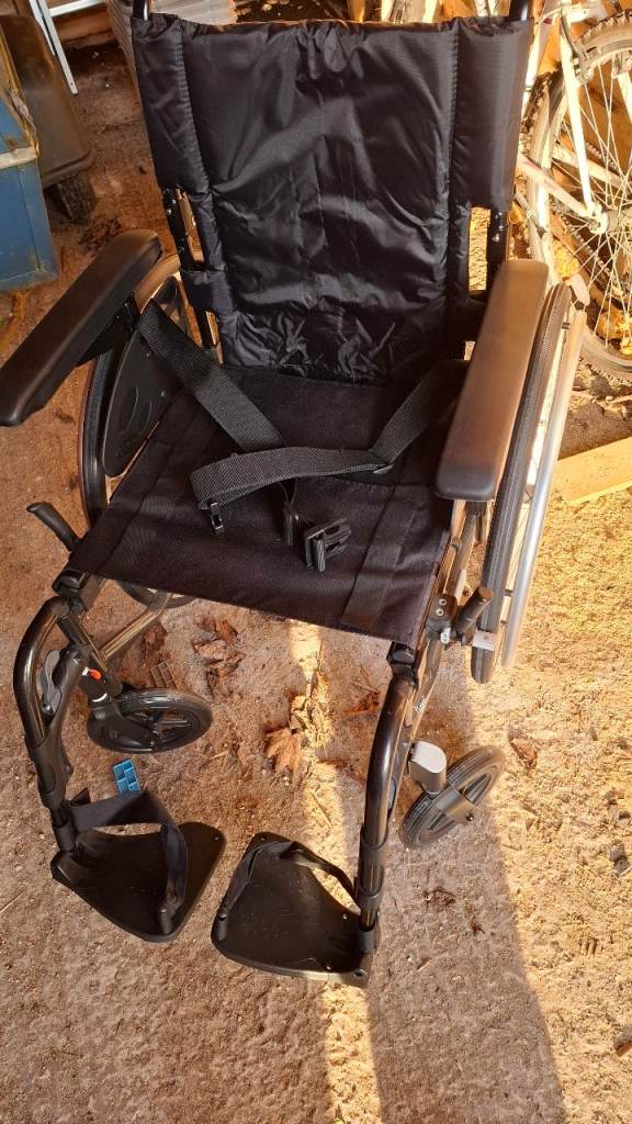 Invacare 2 Self-Propelled Wheelchair 18" Width