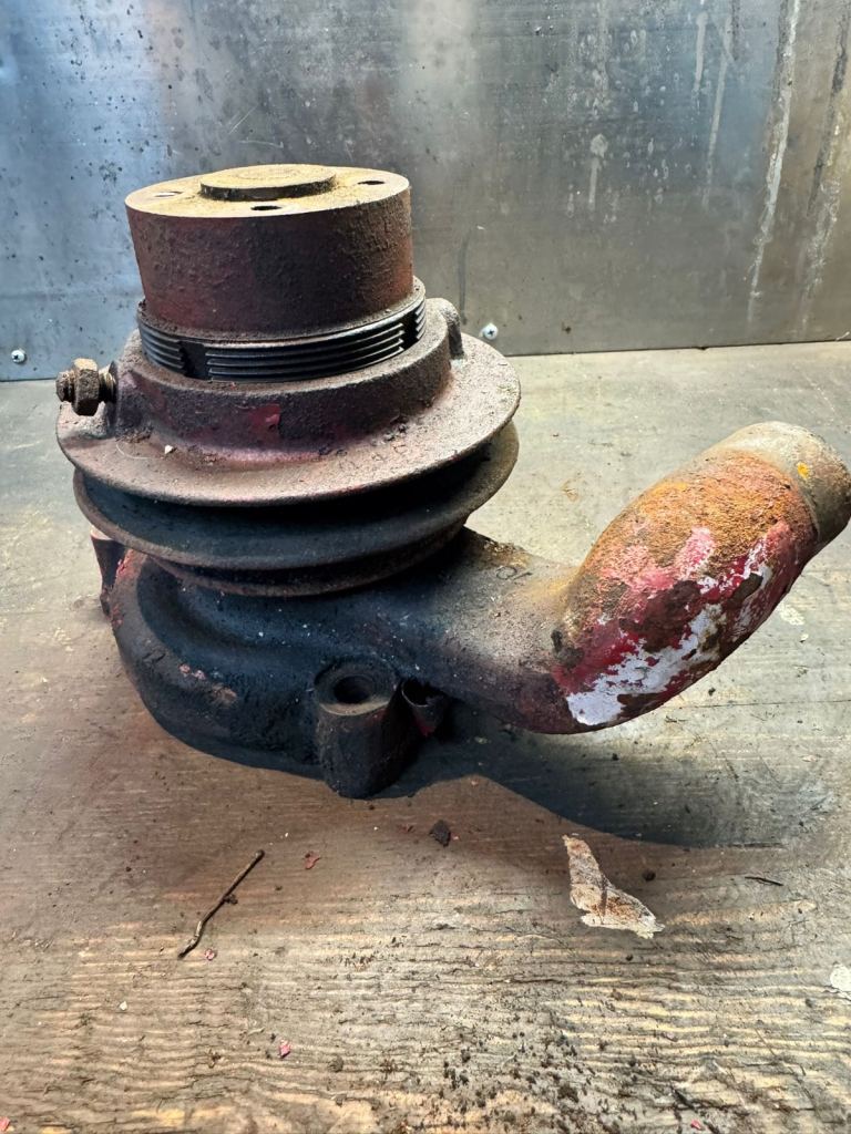 Vintage international B275 tractor water pump