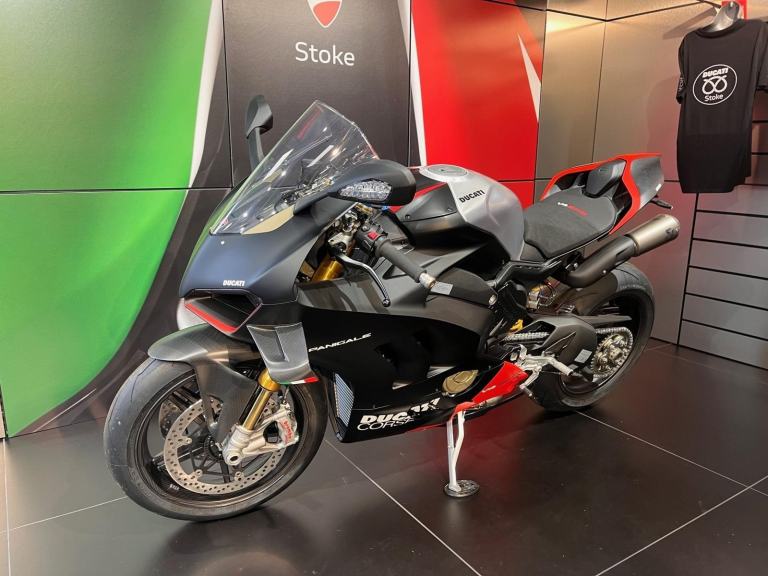 PANIGALE V4 SP 2 2022 BIKE ZERO MILES COVERED FULL AKRAPOVIC EXHAUST FITTED