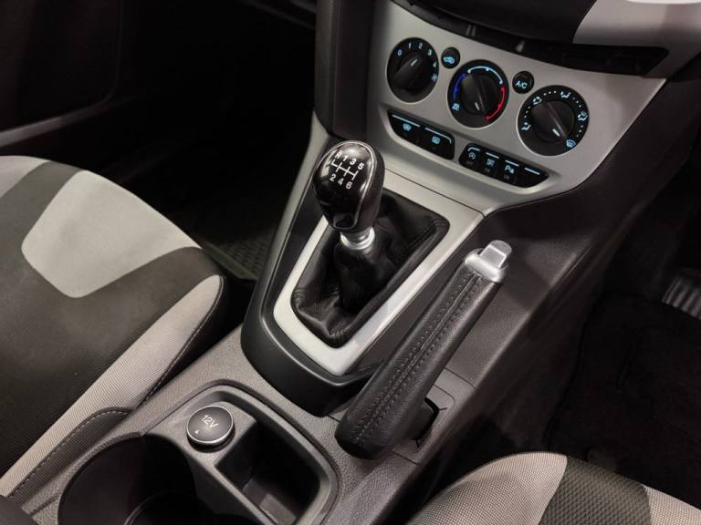 2014 Ford Focus 1.6 TDCi 115 Zetec Navigator 5dr HATCHBACK DIESEL Manual