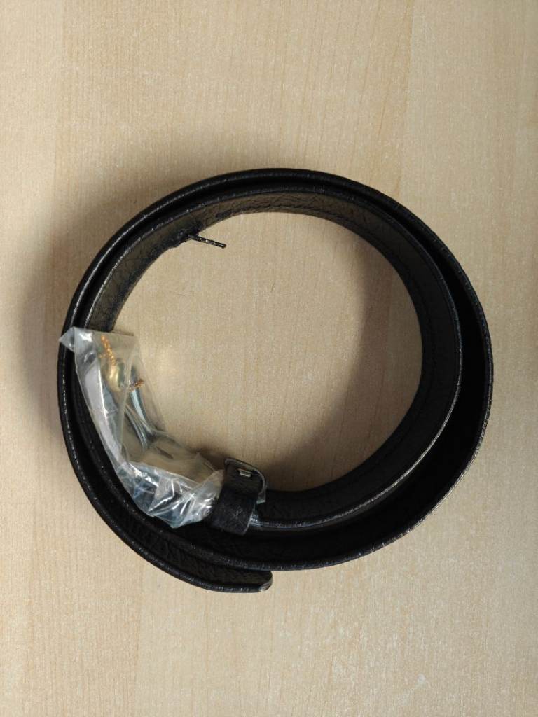 New belt with small pocket inside approx 103 cm long