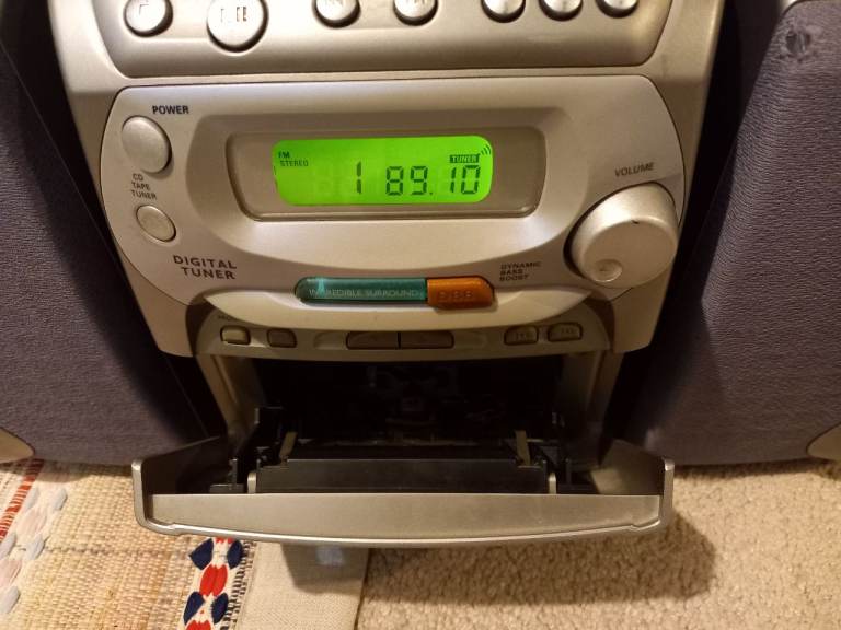 Philips radio/CD/Cassette stereo and big CD collection 