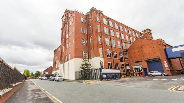 Manchester - M27 6DB \ Fully Furnished Office for 2 Workstations