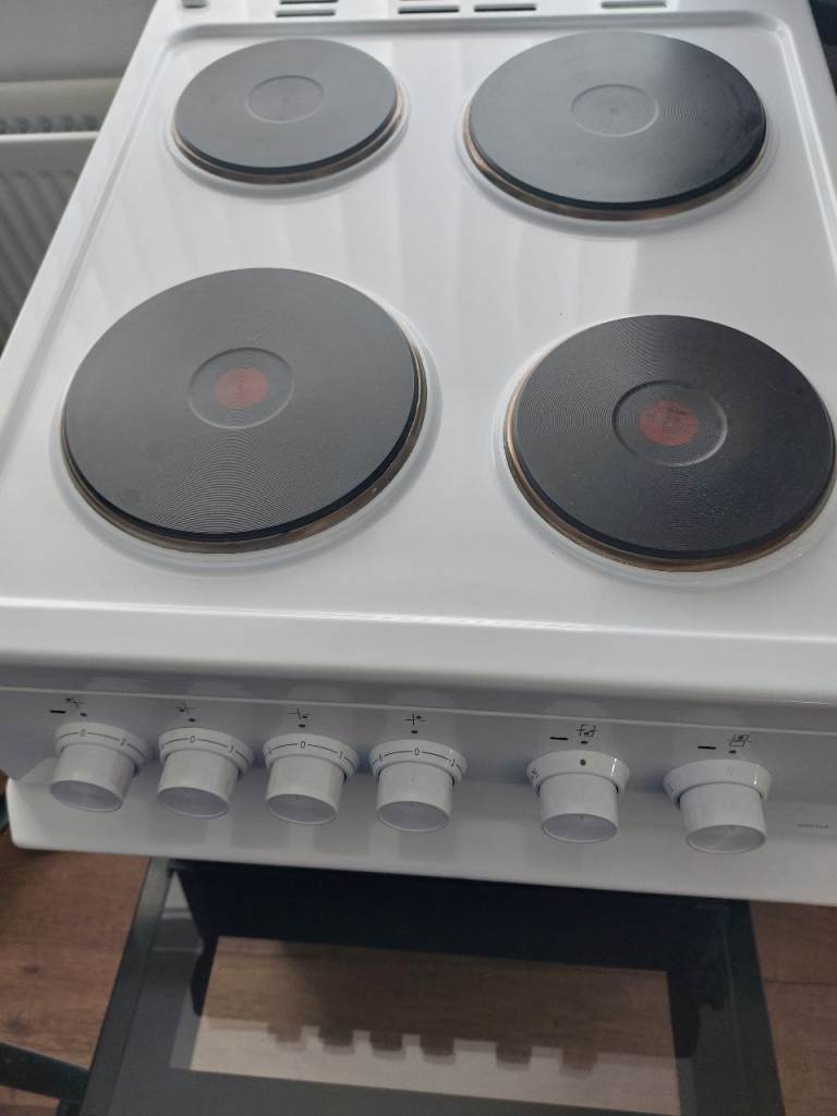 electric cooker in white and black glass 50cm current model in shops as new and perfect