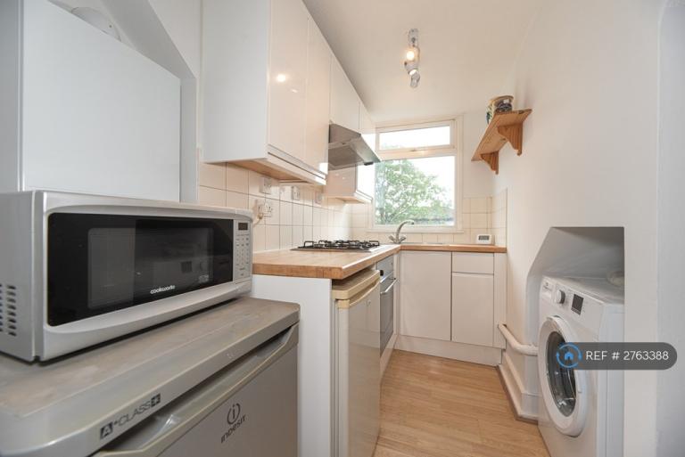 1 bedroom flat in Tankerville Road, London, SW16 (1 bed) (#2763388)