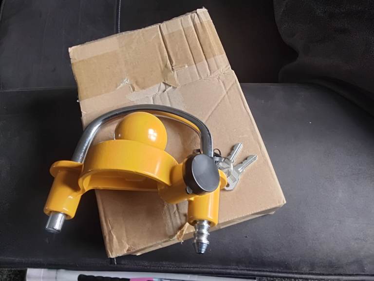 Trailer hitchlok x2 keys fits in seconds to a caravan or trailer new 