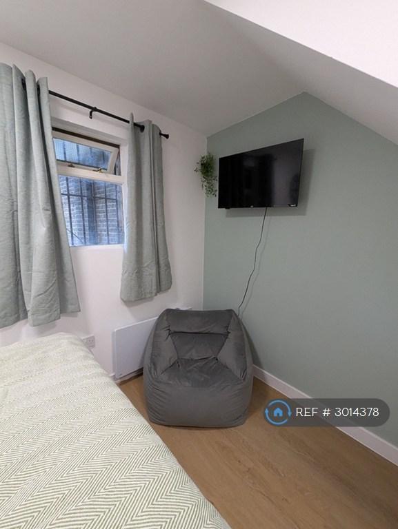 Studio flat in Askew Road, London, W12 (#3014378)