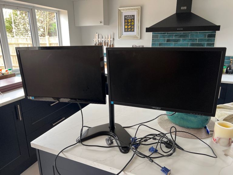 Two 600 mm 24 inch Hanns-g monitors and flexi stand