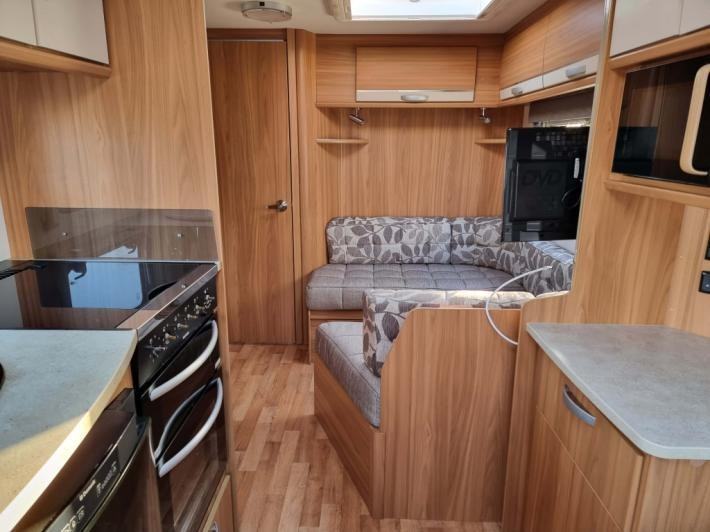 2014 Lunar Quasar 564 Used Caravan