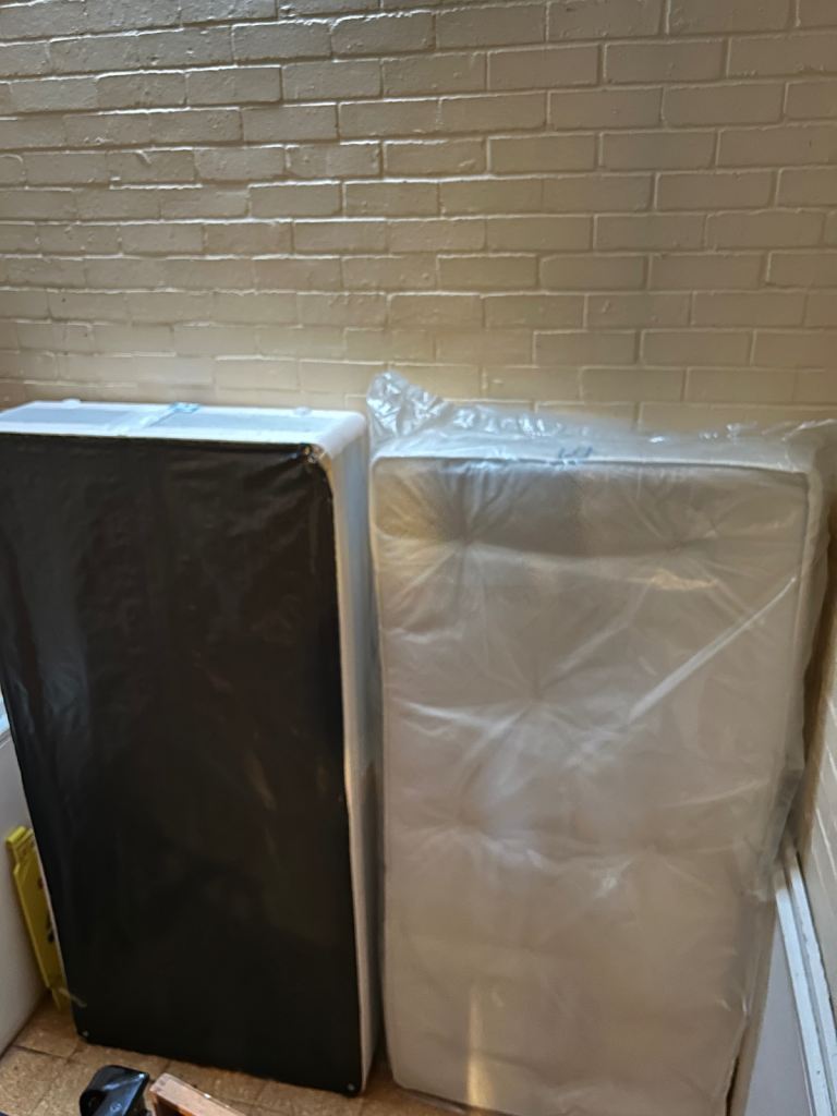 Single divan bed and mattress 