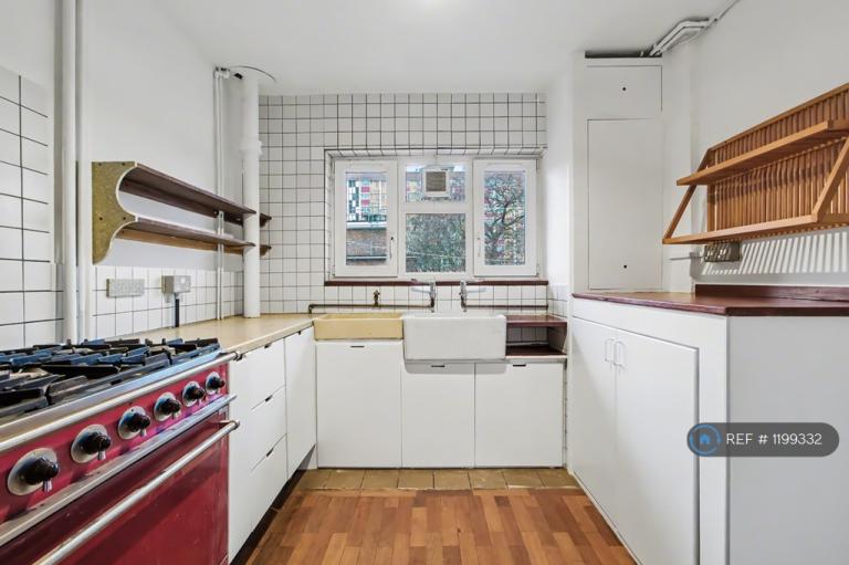 3 bedroom flat in Wenlock Court, London, N1 (3 bed) (#1199332)