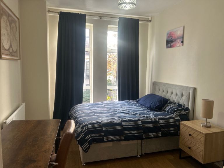 Very large double room in blooming Fulham 