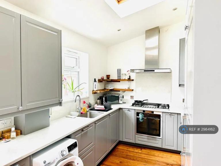 3 bedroom house in Nutfield Road, Thornton Heath, CR7 (3 bed) (#2984162)