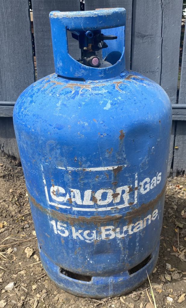 Gas cylinders x2