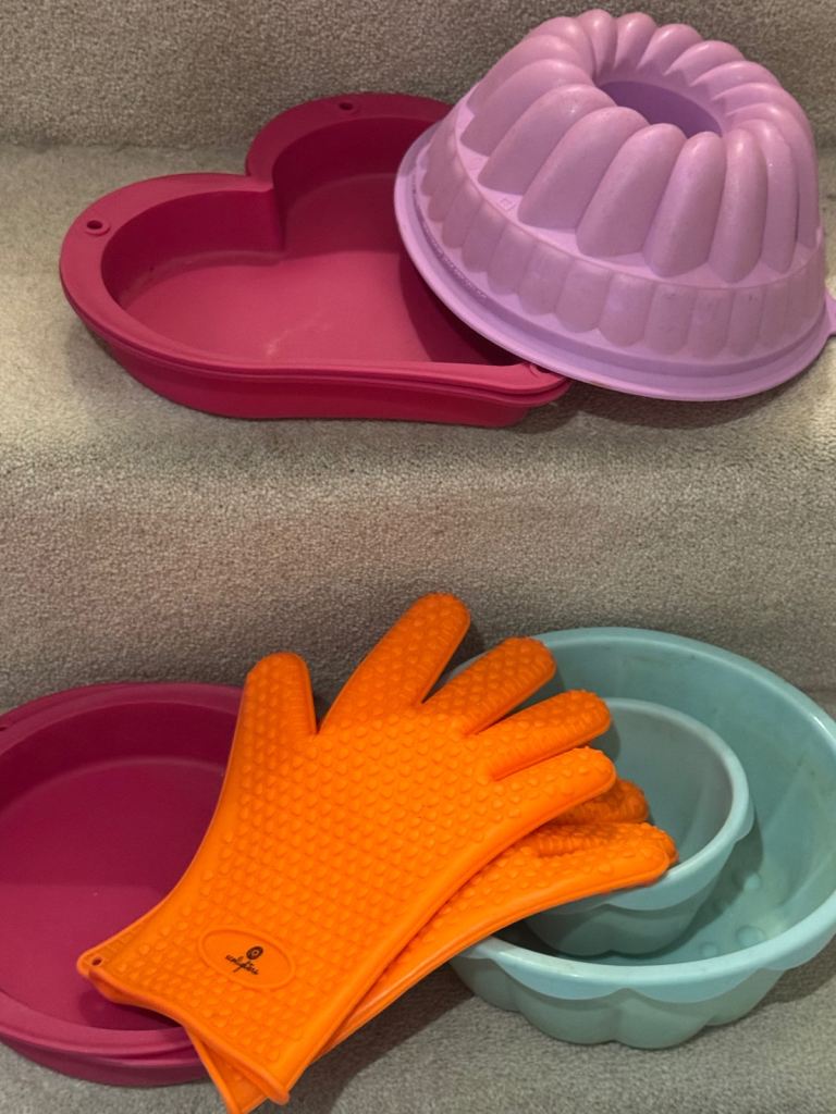 Silicone Baking Moulds & Oven Gloves - Great Condition