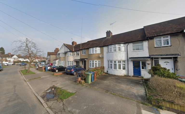 BENEFITS ACCEPTED - Studio Flat Available in Pinner Harrow HA2
